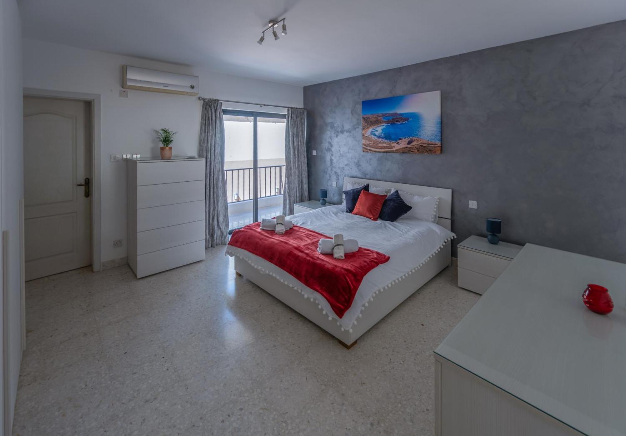Spacious 3 Bedroom Apartment In The Heart Of St Julians Saint Julian's Exterior photo