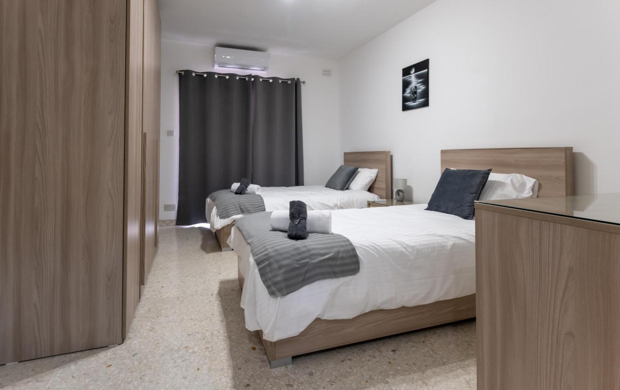 Spacious 3 Bedroom Apartment In The Heart Of St Julians Saint Julian's Exterior photo