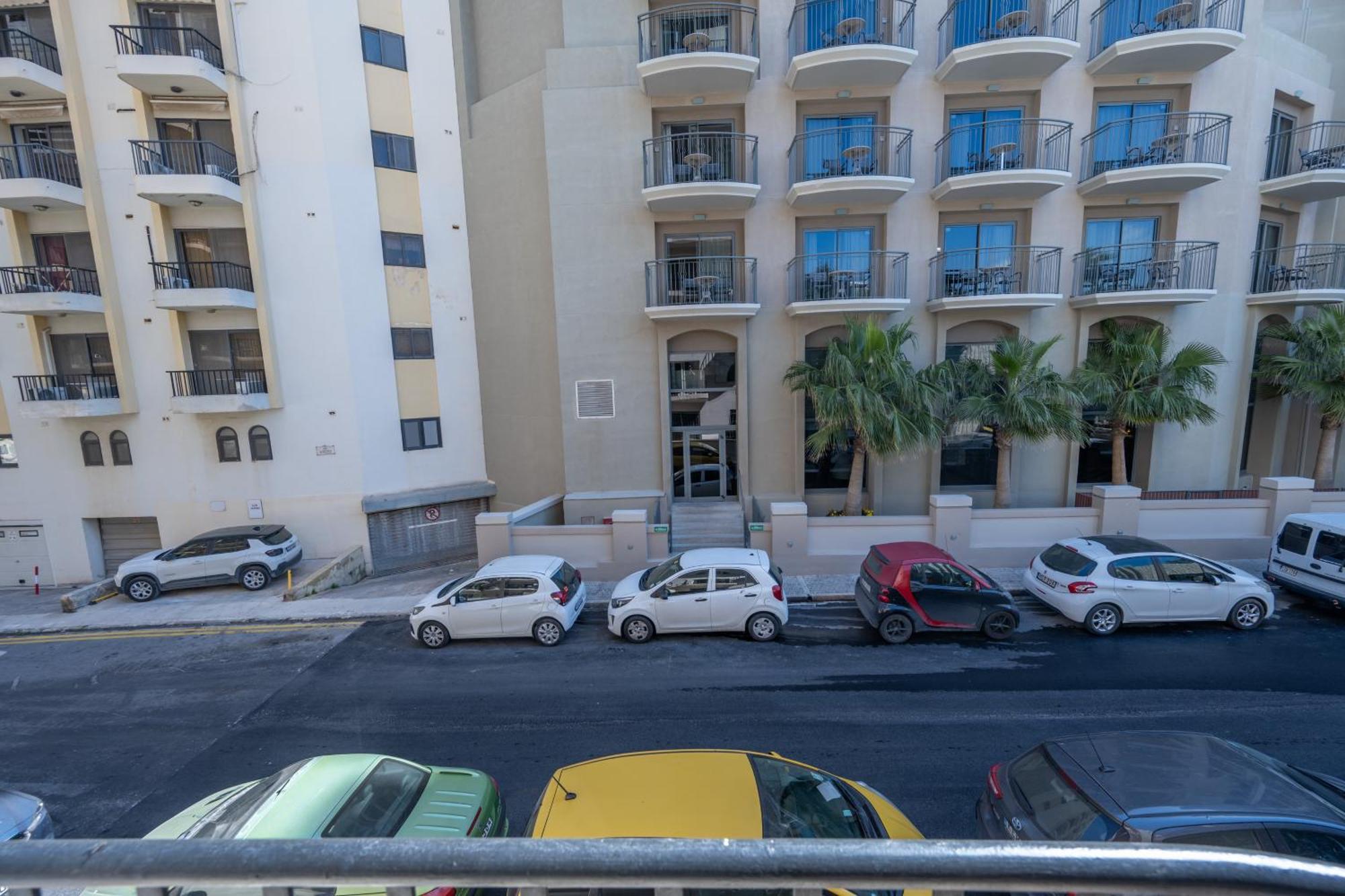 Spacious 3 Bedroom Apartment In The Heart Of St Julians Saint Julian's Exterior photo