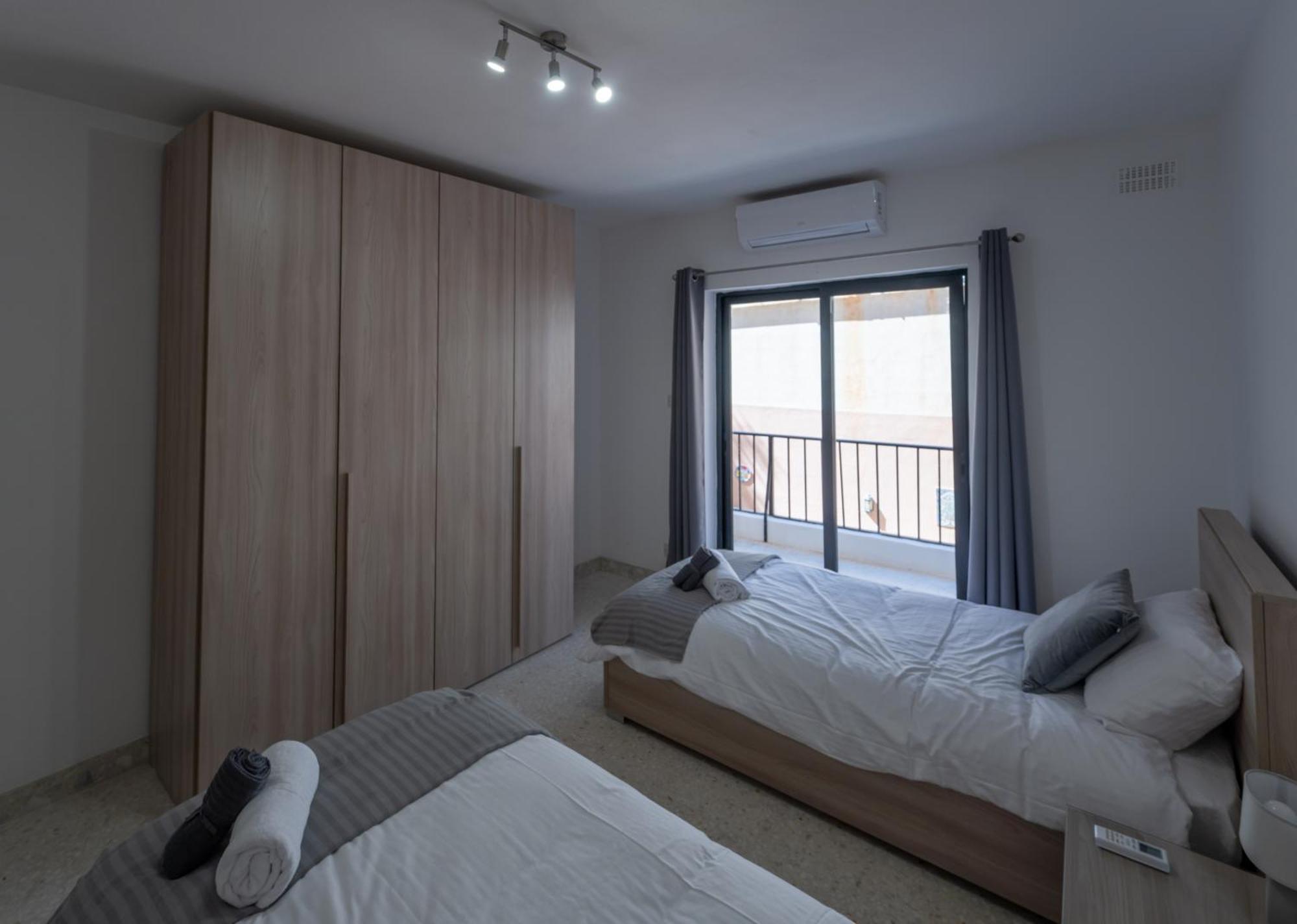 Spacious 3 Bedroom Apartment In The Heart Of St Julians Saint Julian's Exterior photo