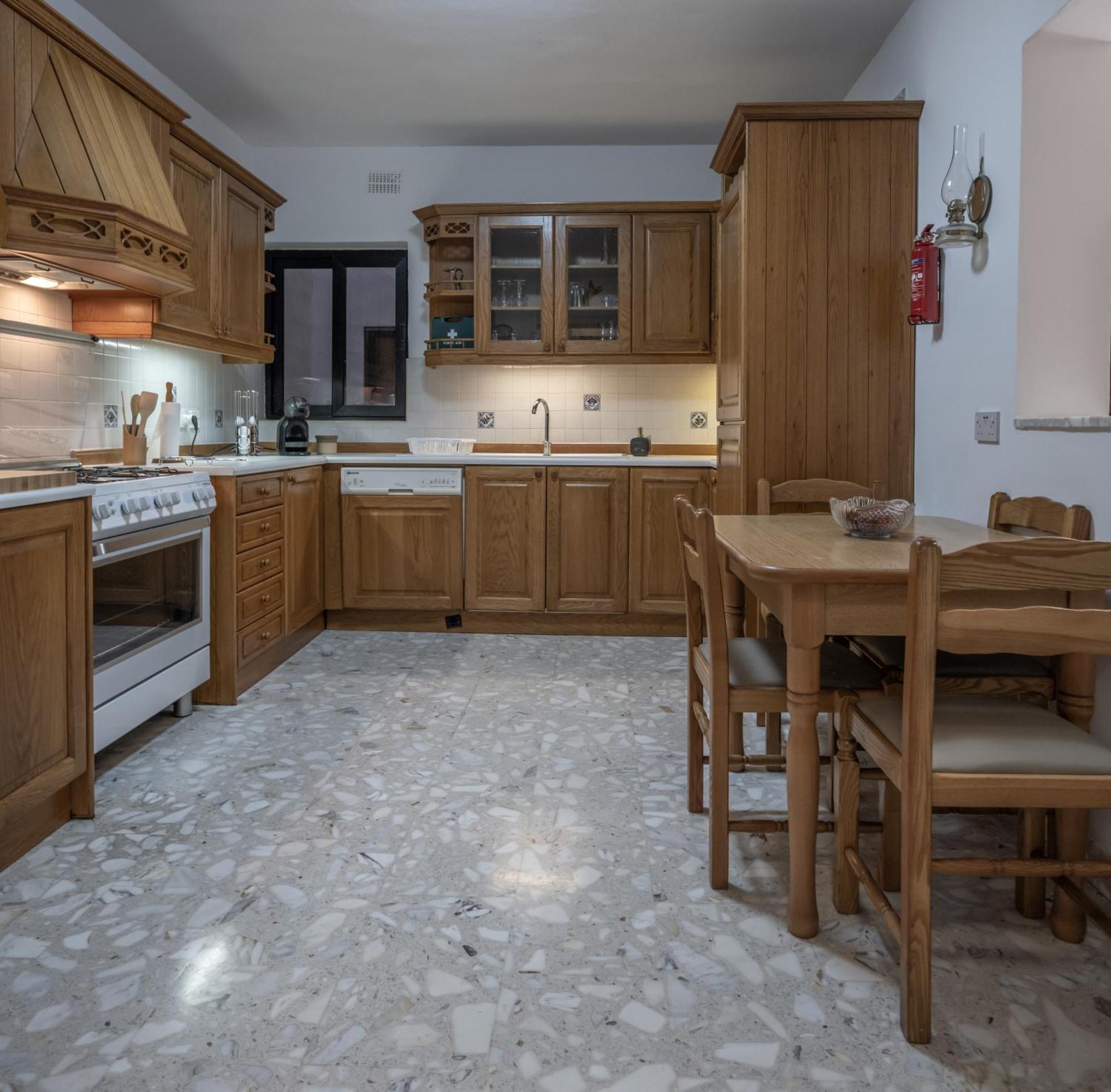 Spacious 3 Bedroom Apartment In The Heart Of St Julians Saint Julian's Exterior photo
