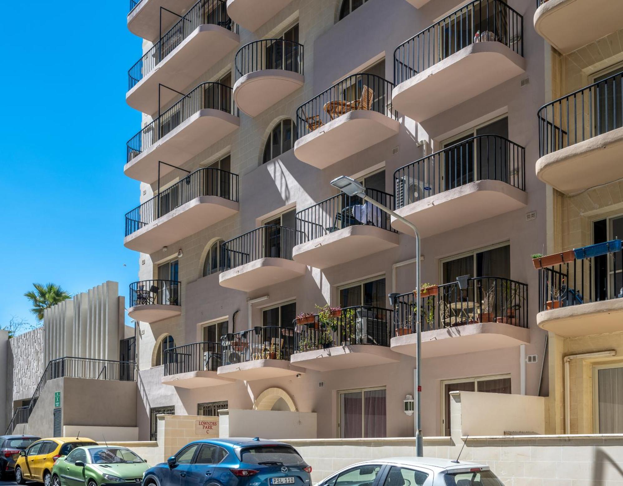 Spacious 3 Bedroom Apartment In The Heart Of St Julians Saint Julian's Exterior photo